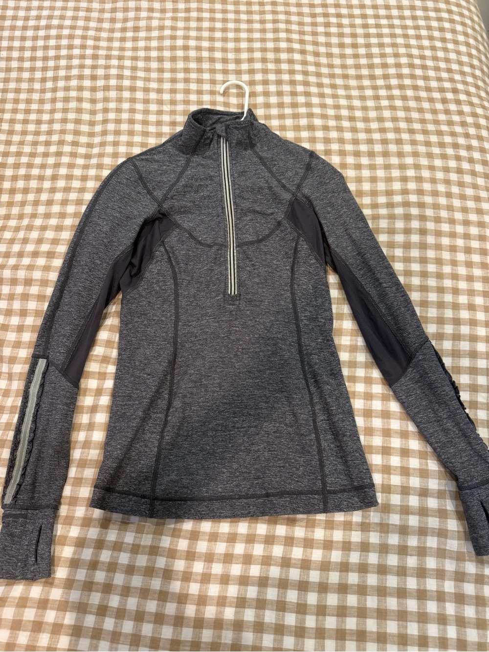 lululemon half zip pullover w/ sleeve detail